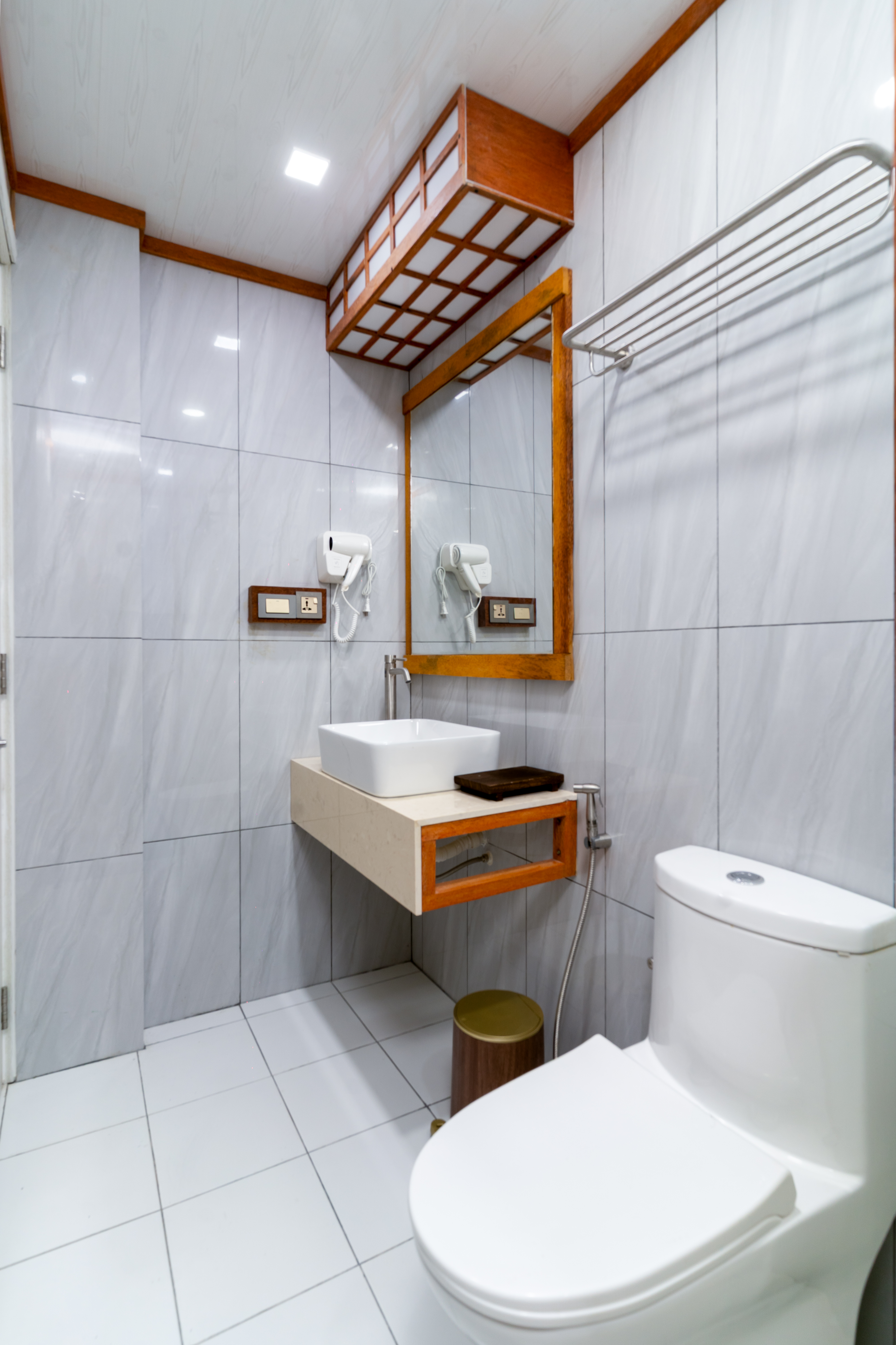 Deluxe Room thumbnail 3